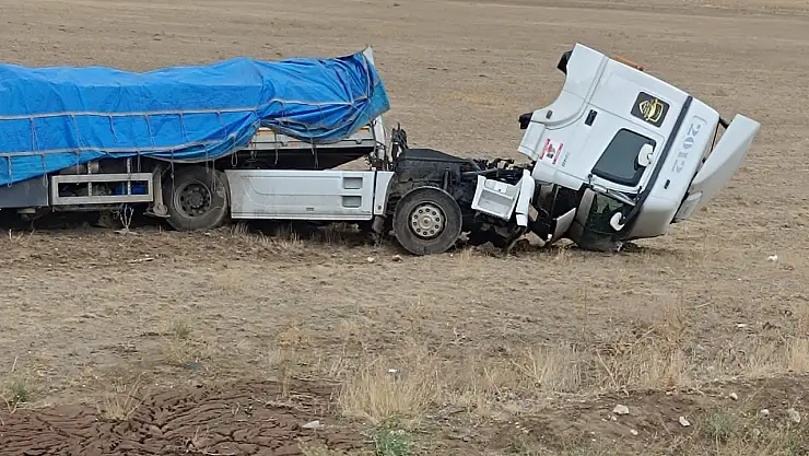 Konya yolunda feci kaza: Tır şarampole yuvarlandı!