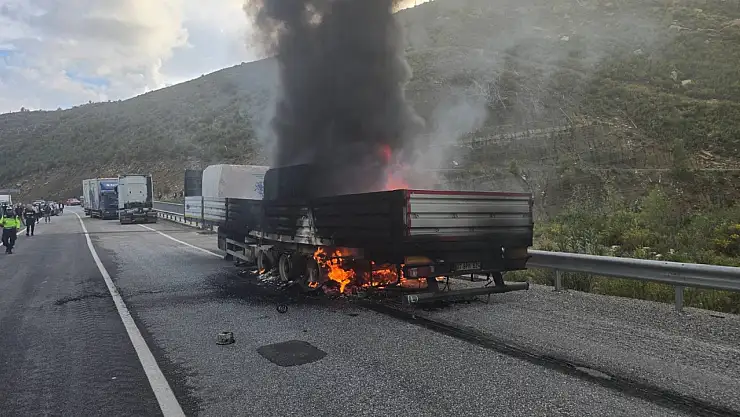 Konya yolunda korku dolu anlar: TIR dorseden ayrıldı bir anda alevler yükseldi