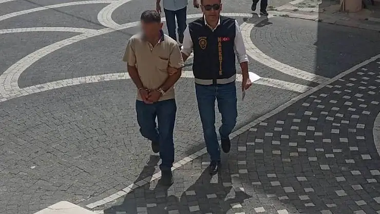 Konya'da araçlarında uyuşturucu ele geçirilen 5 zanlı yakalandı