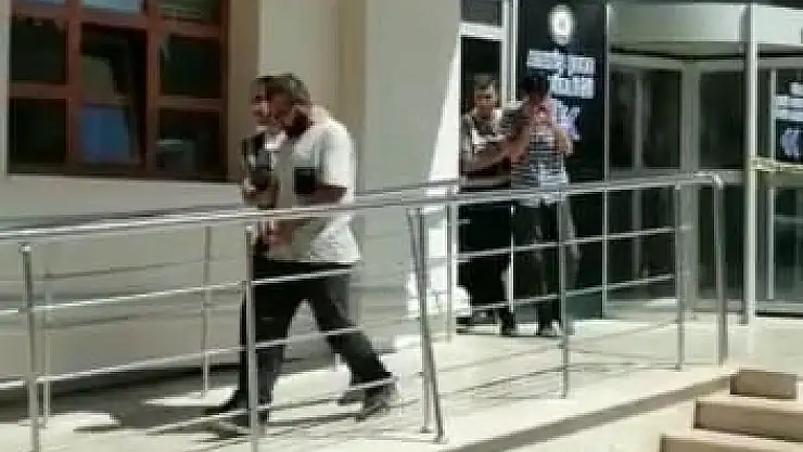 Konya'da çaldıkları arabalara hurda arabaların plakalarını takan şahıslar yakalandı