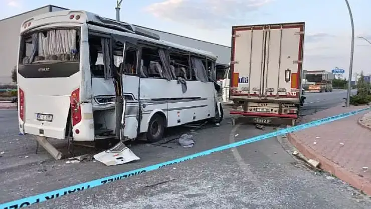 Konya'da feci kaza! İşçi servisi TIR'la çarpıştı: 1 ölü, 25 yaralı