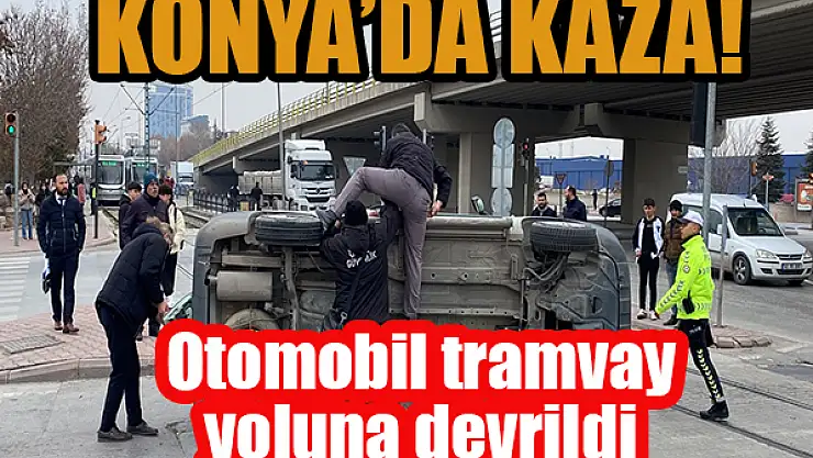 Konya'da otomobiller çarpıştı, biri tramvay yoluna devrildi