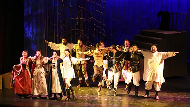 Konya'da Shakespeare'in 'Kuru Gürültü' adlı oyunu sahnelendi