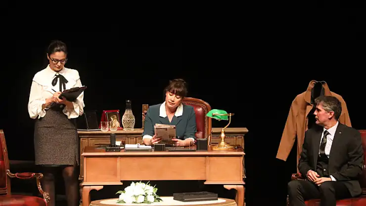 Konya'da 'Vali Hanım' tiyatro oyununa yoğun ilgi