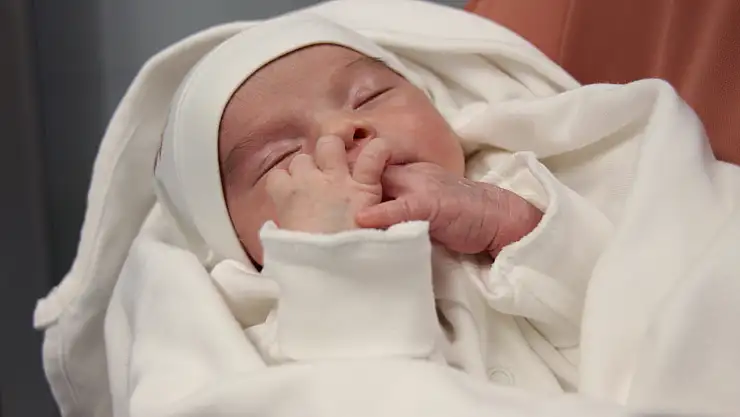 Konya'da yemek borusu nefes borusuna yapışık ve kapalı doğan bebeğe 'hayat' operasyonu