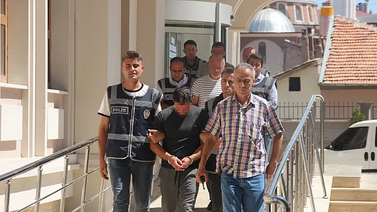 Konya'dan 100 bin liralık döviz çalan şahıslar tutuklandı