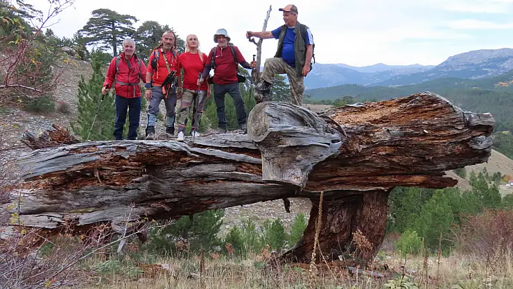 Konyalı dağcılar Dedegöl'de keşfe çıktı, mağaraya giremedi ama keyiften ödün vermedi