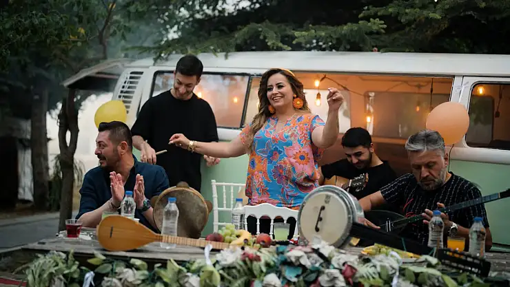 Konyalı Eda ve Erkal Sonel'den muhteşem düet