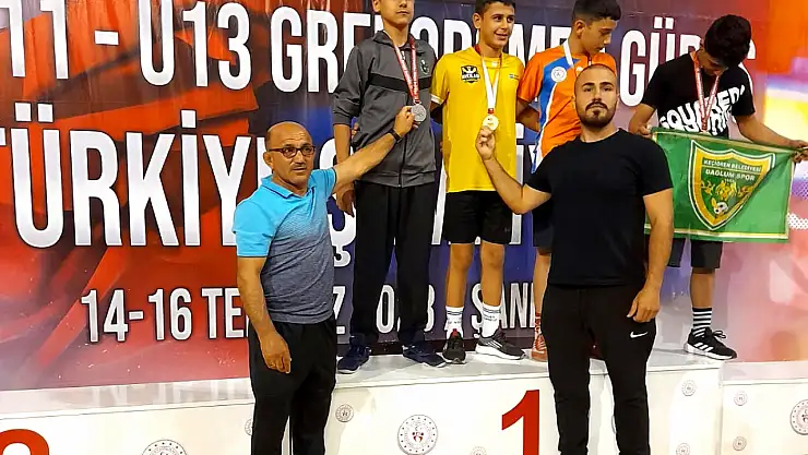 Konyalı güreşçilerden 7 derece birden