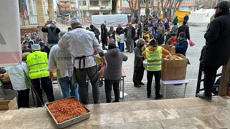 Konyalı hayırseverden depremzedelere iftar ikramı