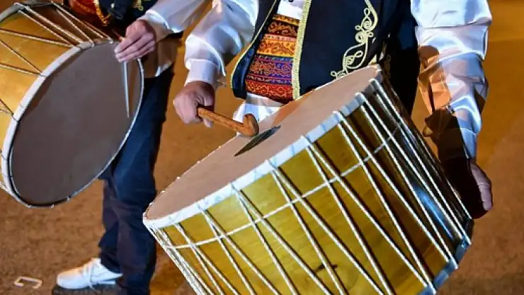 Konyalı işçi emekliliğini oynayarak kutladı!