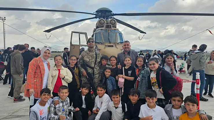 Konyalı öğrencilerden 3. Ana Jet Üs Komutanlığına ziyaret