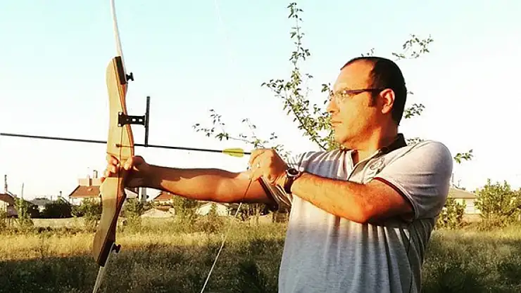 Konyalı öğretmen gençlere okçuluk sporunu önerdi!