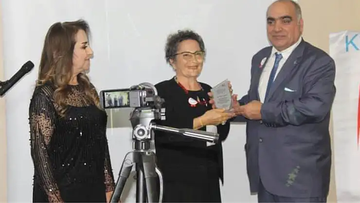 Konyalı Sanatçı Şerife Türker Yılın Kadın Ressamı Seçildi!