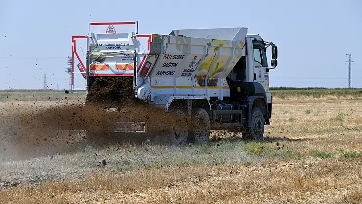 Konyalı üreticilerin imdadına 'Kamyon Üzeri Gübre Dağıtım Makinesi' yetişiyor!