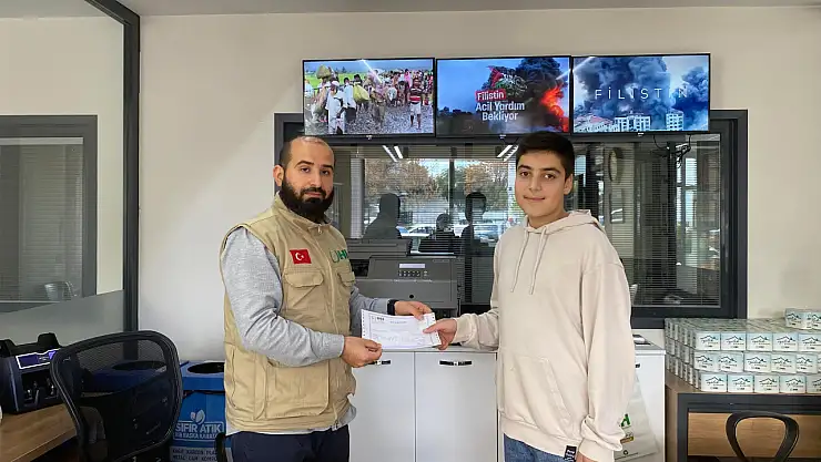 Konyalı yetim 'Hayallerimi Çiziyorum' yarışmasında kazandığı ödülü Gazze'ye bağışladı