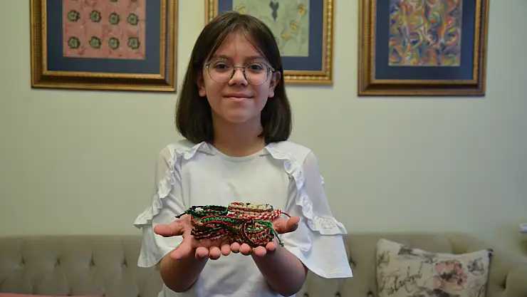 Konyalı Zeynep, ördüğü bilekliklerden elde ettiği geliri Gazze'ye bağışladı