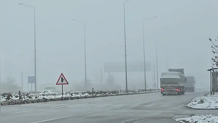 Konyalılar güne karanlık başladı: Sis etili oluyor!