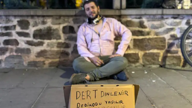 Konyalıların derdini dinleyerek para kazanıyor: 'Bazen kahkaha atarız, bazen ağlarız'