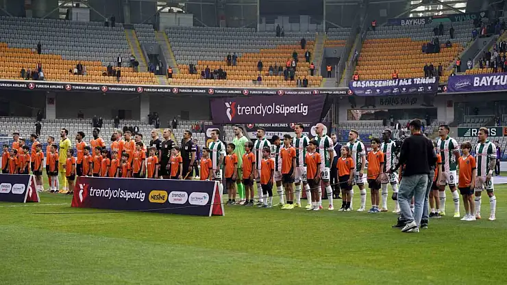 Konyaspor, Başakşehir deplasmanında ilk yarıdan golsüz ayrıldı