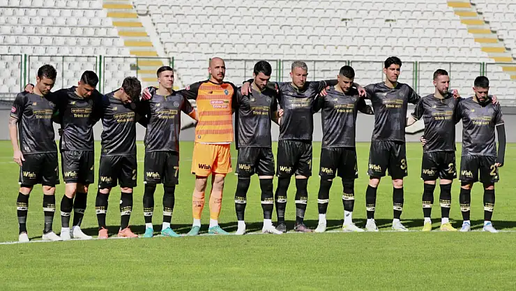 Konyaspor ile Afyonspor depremzedeler yararına dostluk maçı yaptı