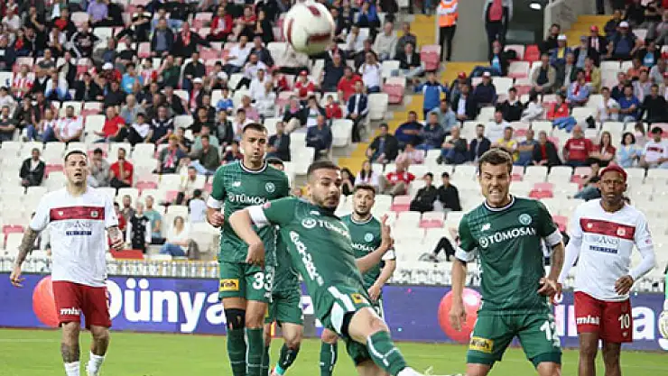 Konyaspor kendini ateşe attı: Sivas'tan eli boş döndü!