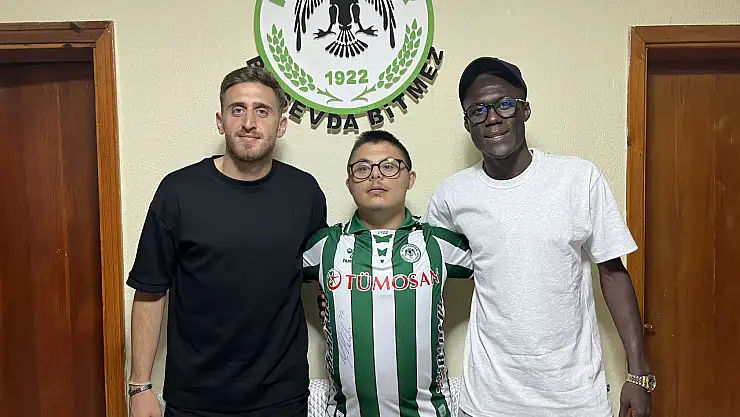 Konyasporlu futbolculardan down sendromlu taraftara ziyaret