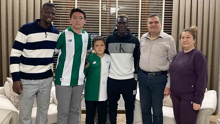 Konyasporlu Ndao ve Keyta, Konyalı ailenin iftar sofrasına konuk oldu