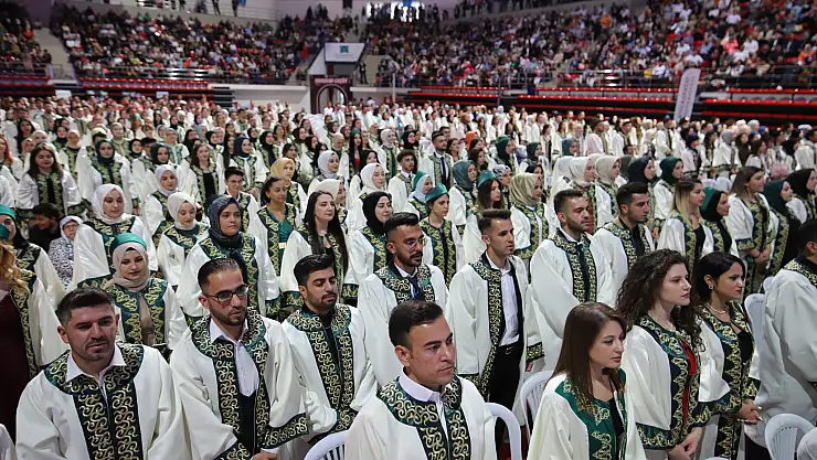 KTO Karatay Üniversitesi 10. mezunlarını verdi