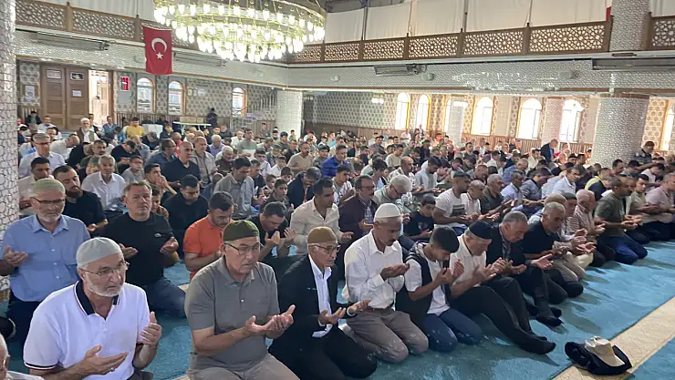 Kulu'da bayram sevinci camilere taştı!