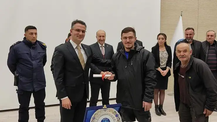 Kulu'da tapu sevinci: Esnaf 22 yıl sonra tapularına kavuştu!