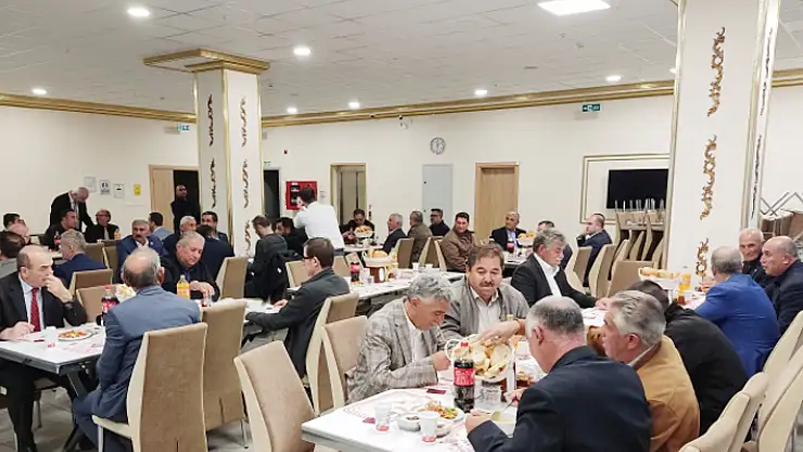 Kulu'da muhtarlar yemekte bir araya geldi