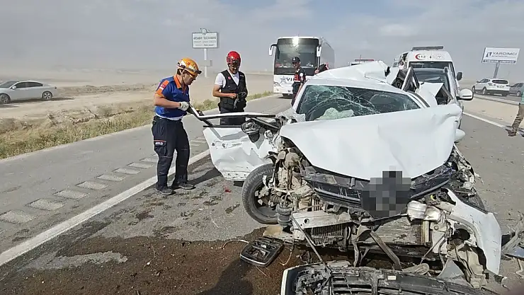 Kum fırtınası feci kazaya yol açtı: 8 yaralı