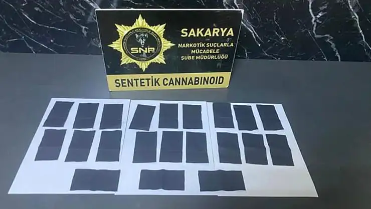 Kumaşa emdirilmiş 4 bin 200 içimlik sentetik uyuşturucu ele geçirildi