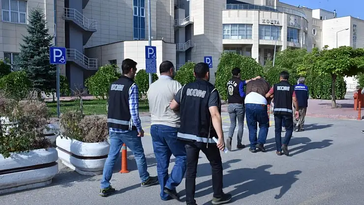 Kurban Bayramı öncesi besicilik yapan köylüyü dolandıran çete çökertildi