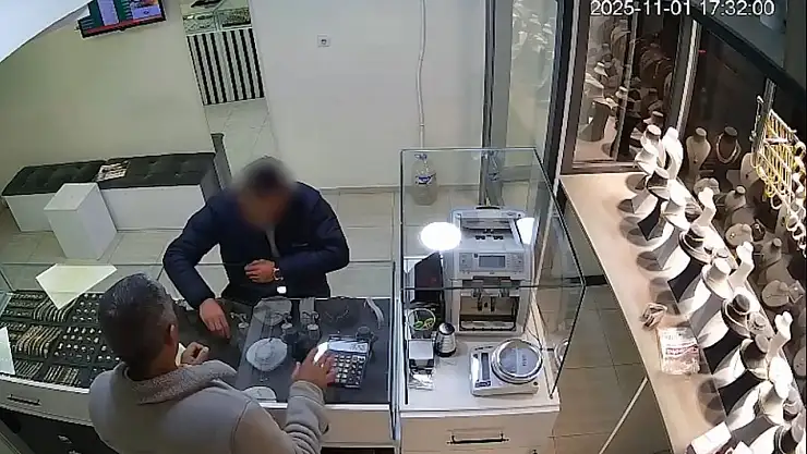 Kuyumcuları dolandıran aile yakayı ele verdi: Suçüstü yakalandılar!