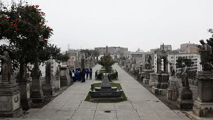 Lima'nın Tarihi Mezarlığı Presbitero Maestro, Kültürel Mirasını Ziyaretçilere Açıyor
