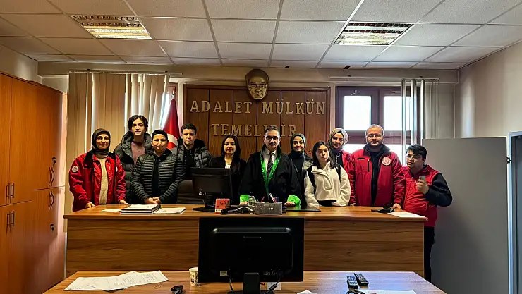Liseli gençler adliye gezisi yaptı