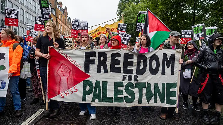 Londra'da Filistin Ulusal Yürüyüşü: Protestocular Şehir Merkezinde Toplandı