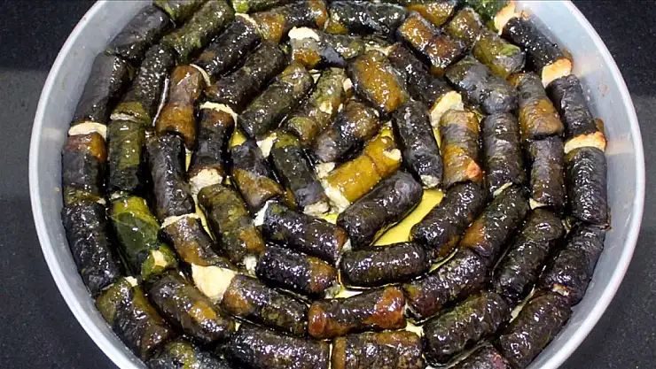 Lor dolması tarifi ile sofralarınızı renklendirin! İşte herkesin birbirine sorduğu o tarif...