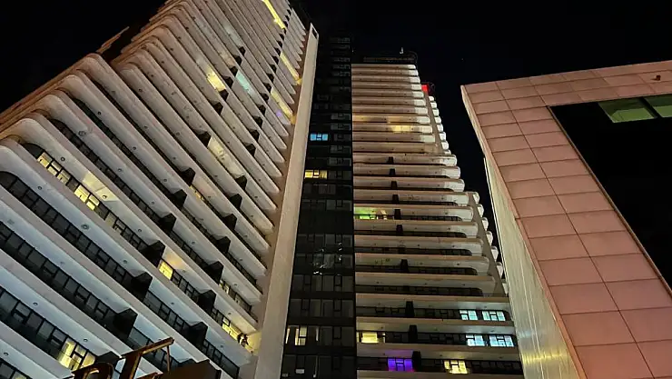 Lüks sitenin 23'üncü katından düştü