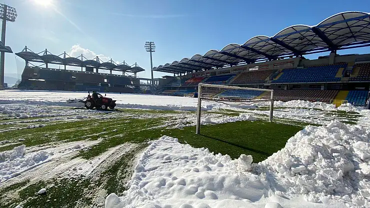 Maçlara kar engeli