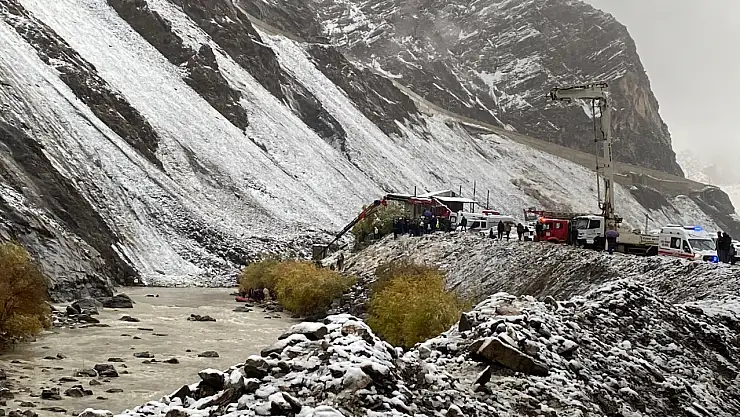 Madencileri taşıyan araç şarampole yuvarlandı: Faciadan dönüldü!