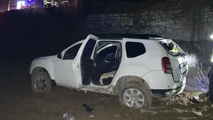  Malatya'da kaza: Cip şarampole uçtu! 2 kişi yaralandı!