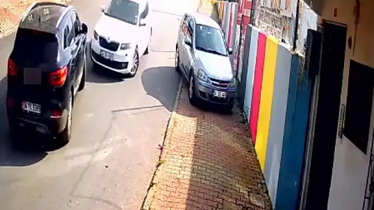 Manevra yapmaya çalıştı, araca çarptı