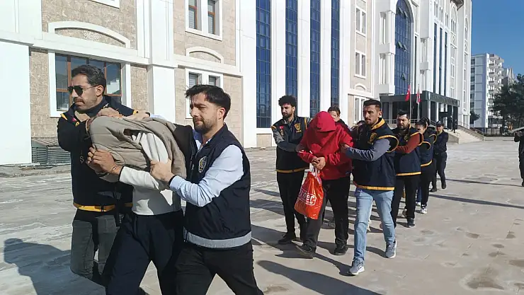 Masaj salonlarına fuhuş baskını! 6 zanlı tutuklandı