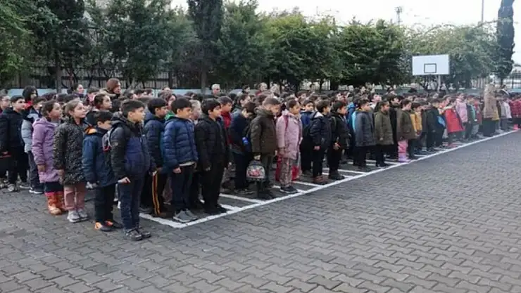 MEB duyurdu: Okullarda depremde hayatını kaybedenler için saygı duruşunda bulunulacak!