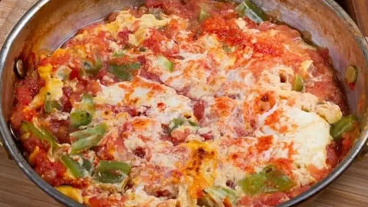Menemen neden ekşi olur? Meğer yıllarca boşuna uğraşmışız. Tek hamlede lezzeti 5'e katlanan menemen için deneyin