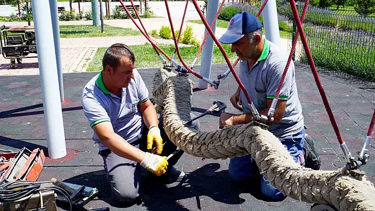 Meram Belediyesi estetik ve konforlu parklar için aralıksız çalışıyor