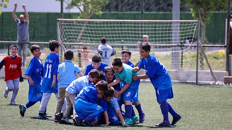 Meram'da futbol coşkusu: Minikler sahadaydı!